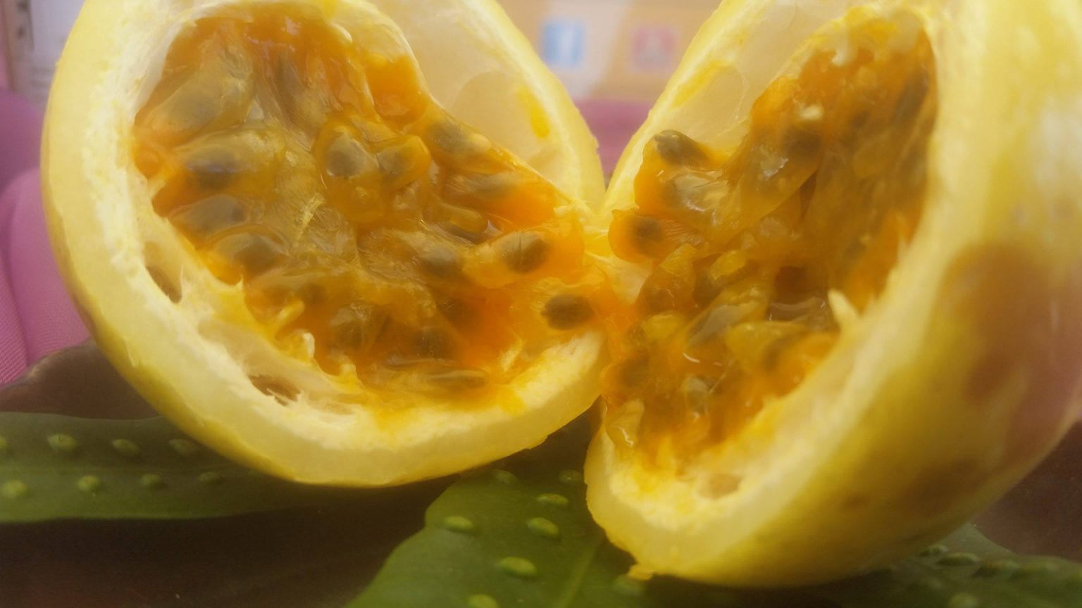 How To Juice Lilikoi The Hawaiian Passion Fruit Passion Fruit Foods By Da Vine Hawaii 6262
